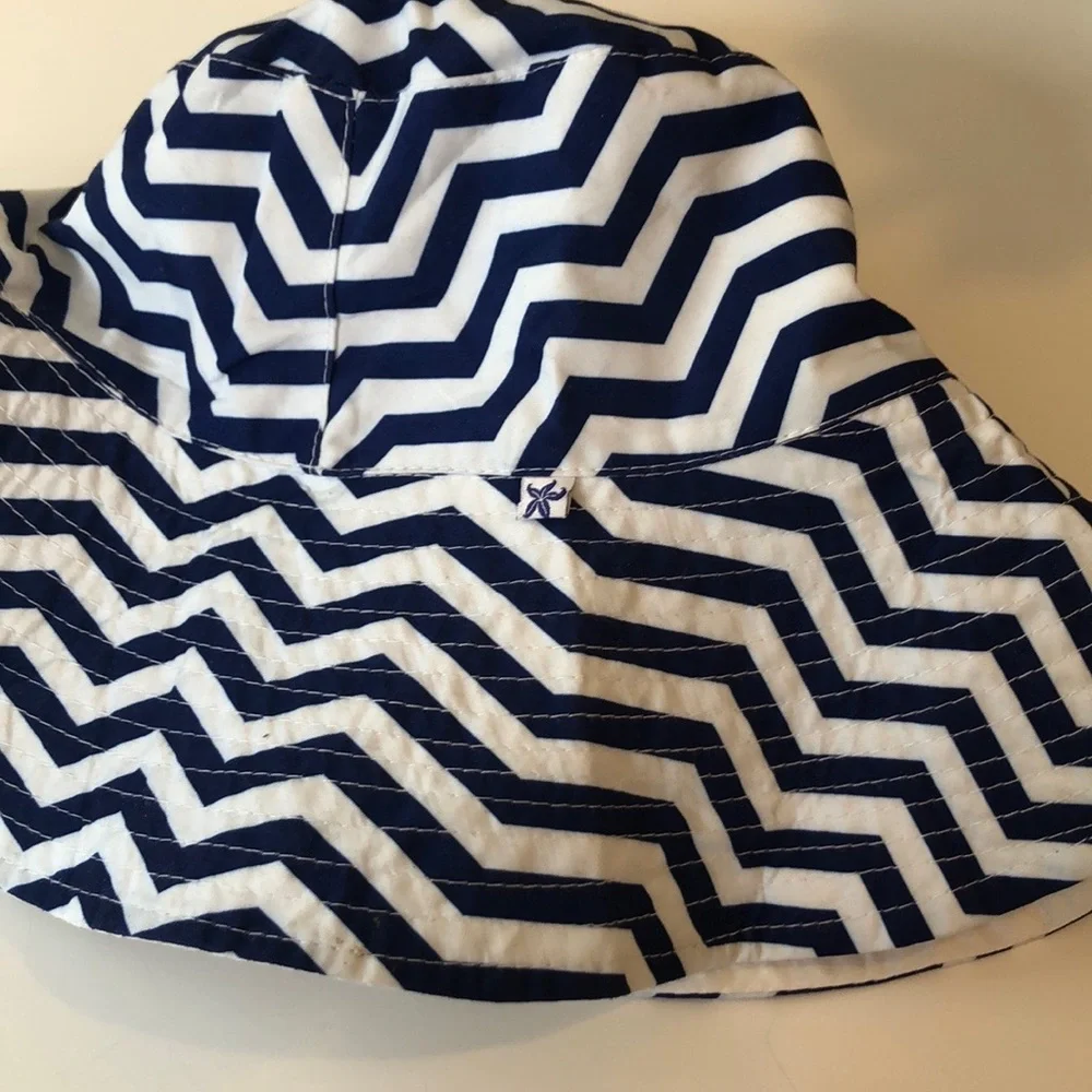 Chevron blue white bucket style summer beach casual lightweight hat preppy